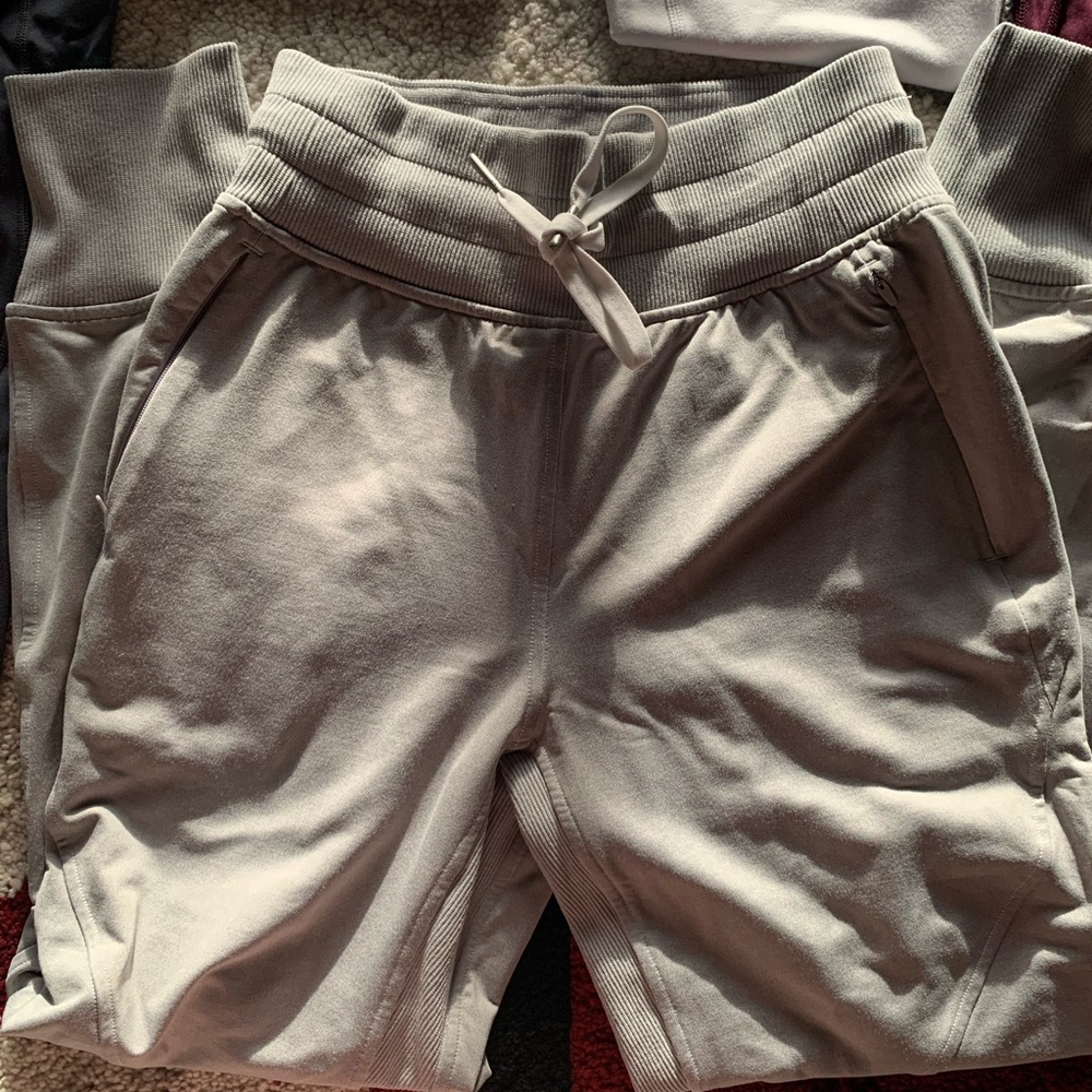 SOLD LULULEMON Metro miles Joggers BNWOT